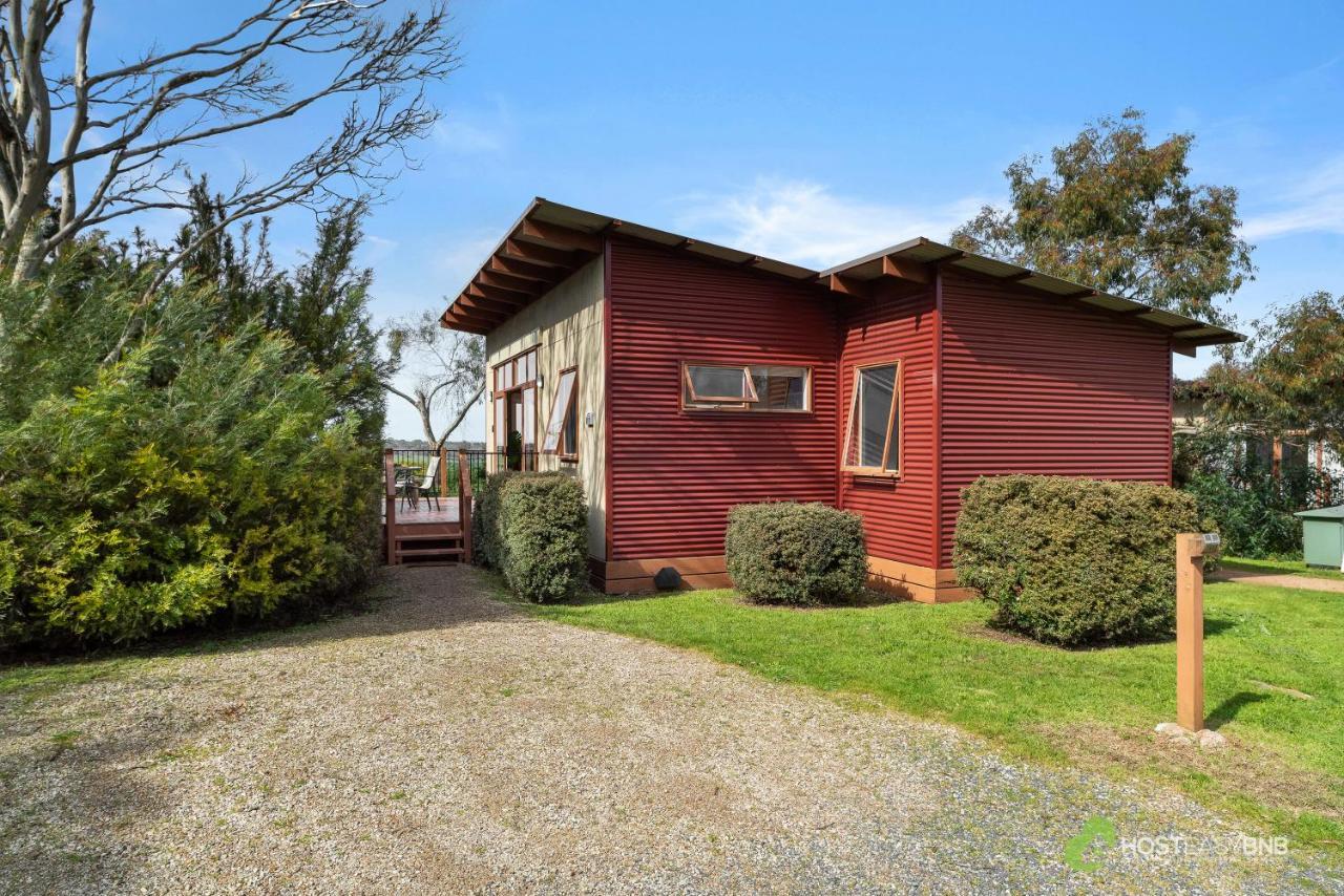 Rural 5 Star Villa'S With Resort Amenities Cowes Exteriör bild
